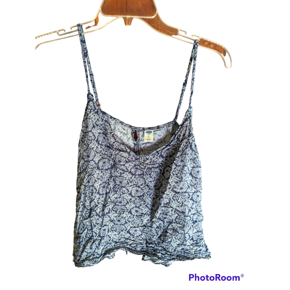 Super cute Old Navy large women's crop top